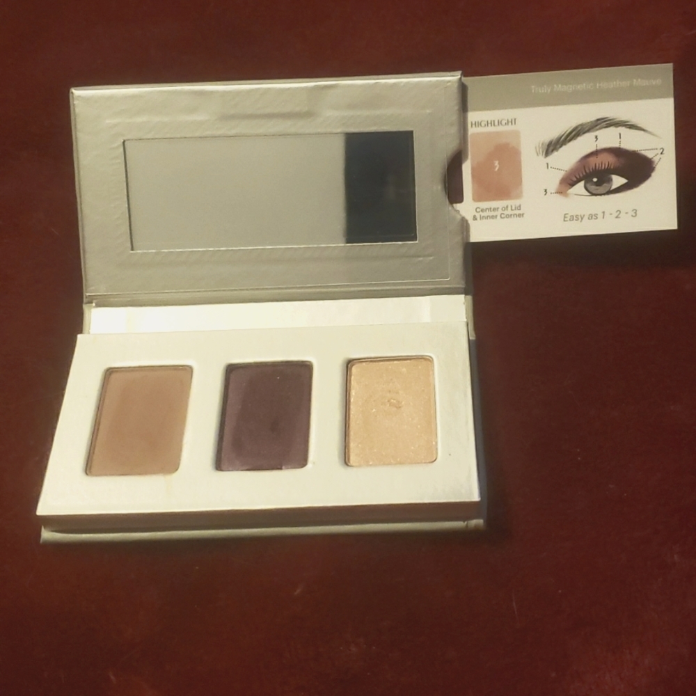 Honest Beauty Eyeshadow Trio in Heather Mauve